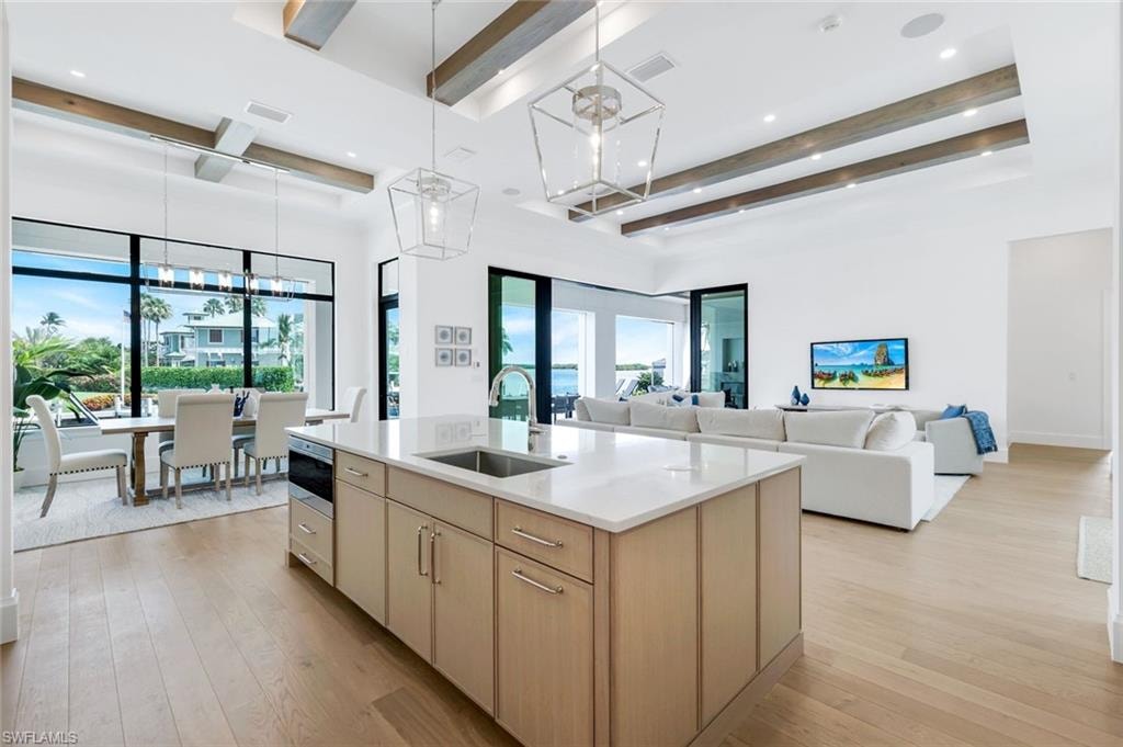960 Iris CT photo 14