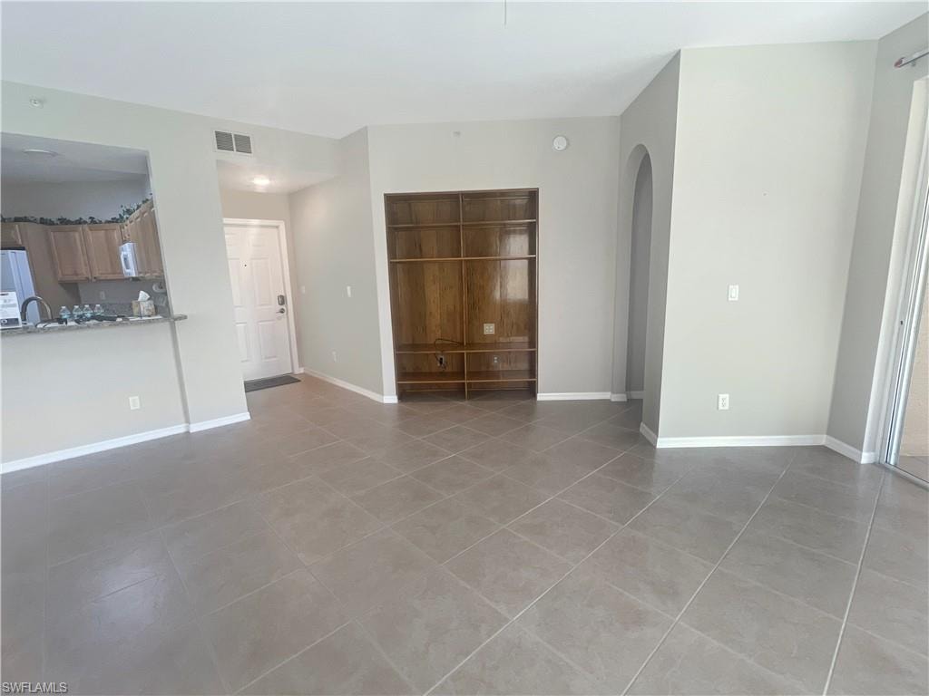 6560 Huntington Lakes CIR 104 photo 16