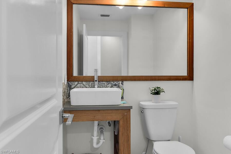 255 Columbus WAY photo 32