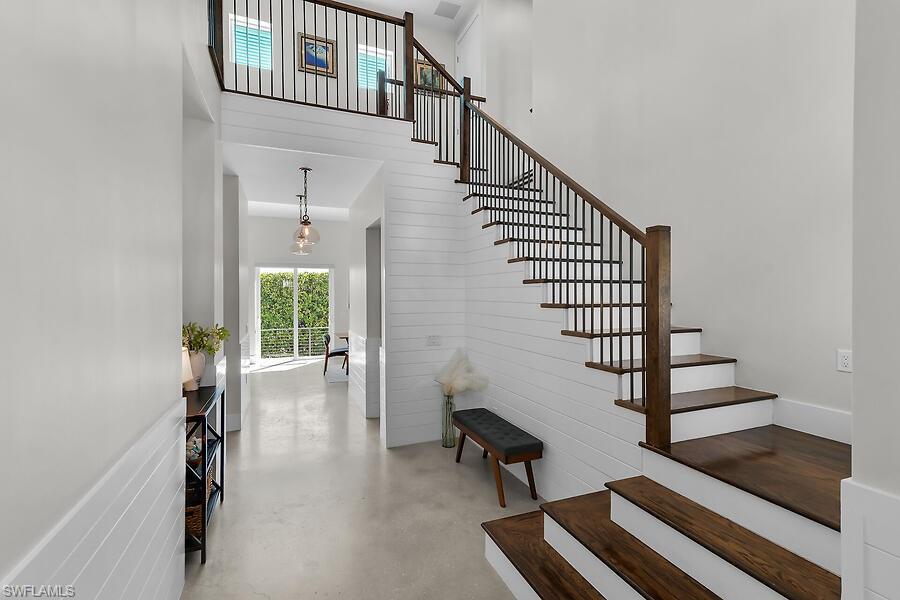 255 Columbus WAY