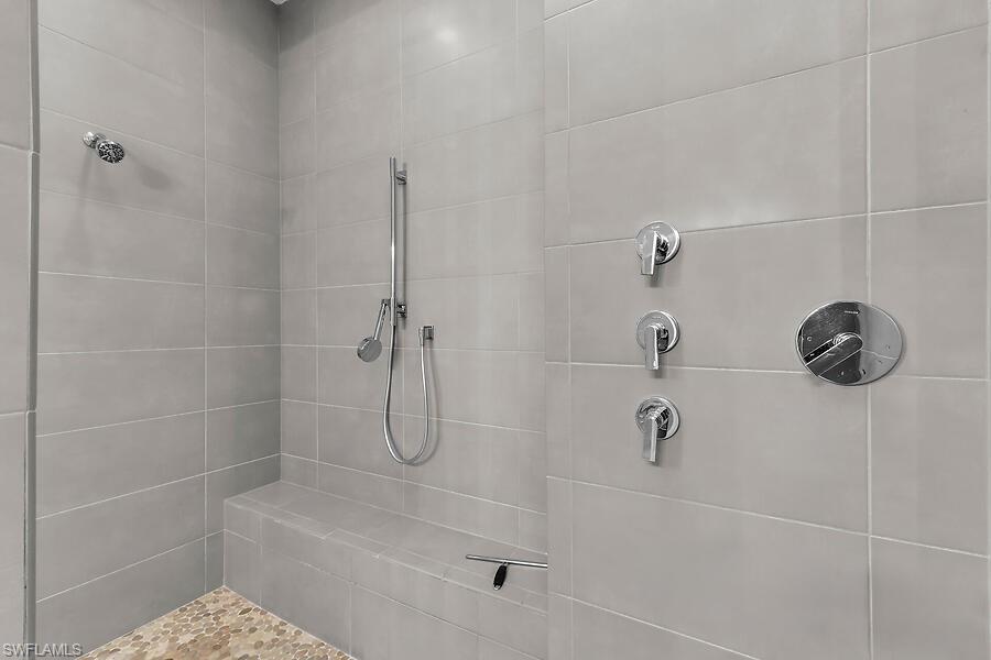 255 Columbus WAY photo 21