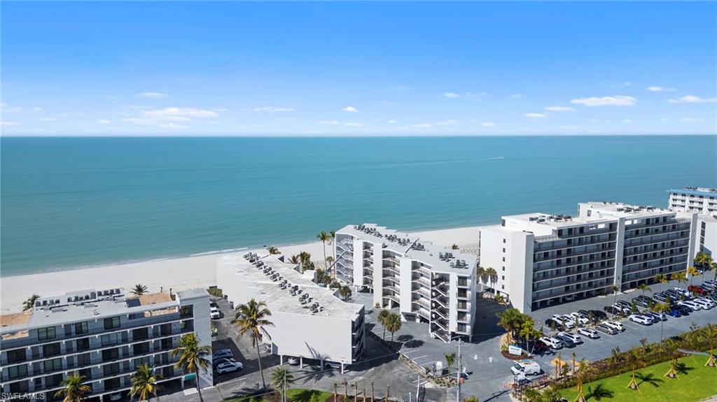Bird's eye view of apartment complex