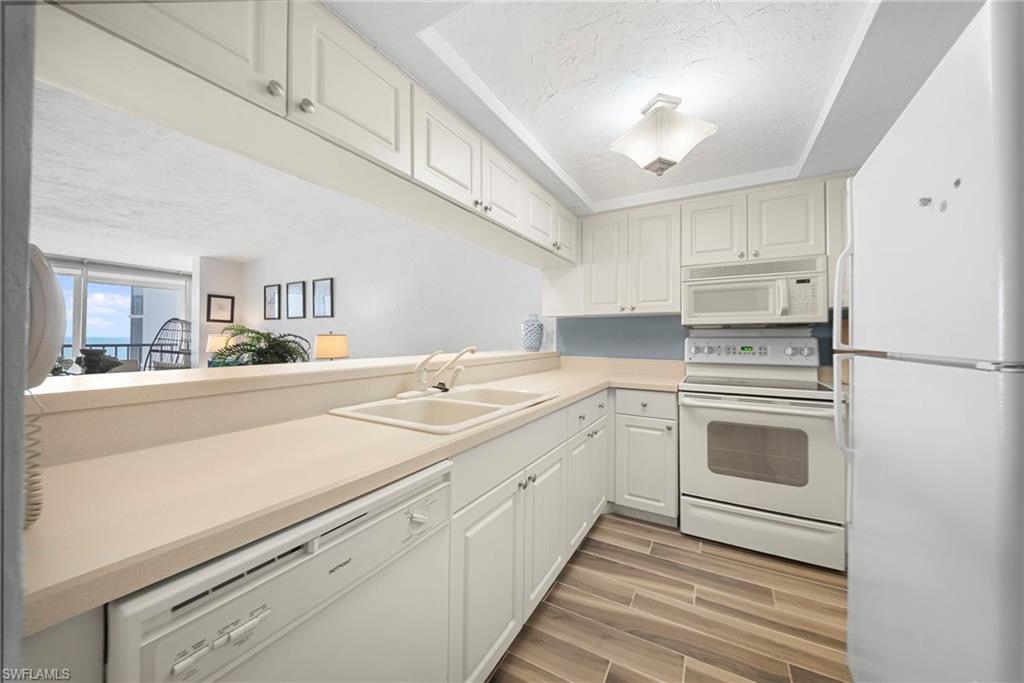 25820 Hickory BLVD 402 photo 10