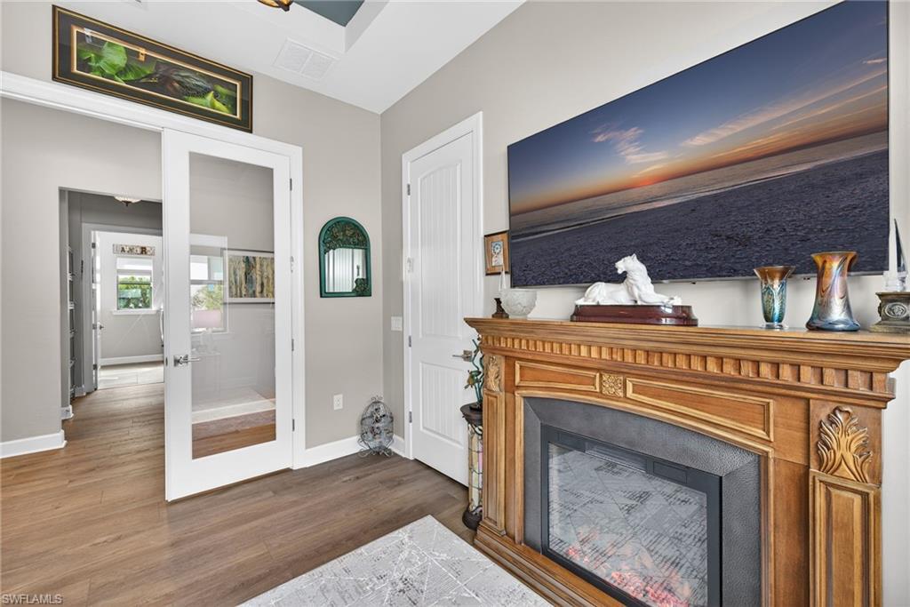 Flex room with closet