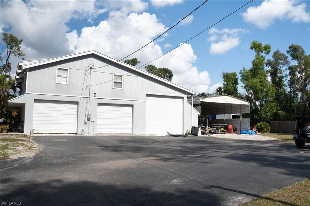 Huge garage with a potential of multiple living spaces