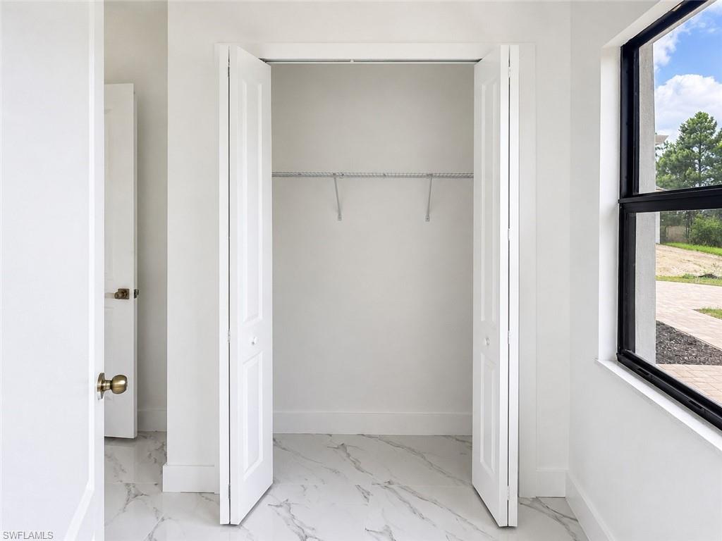 Closet bedroom 1