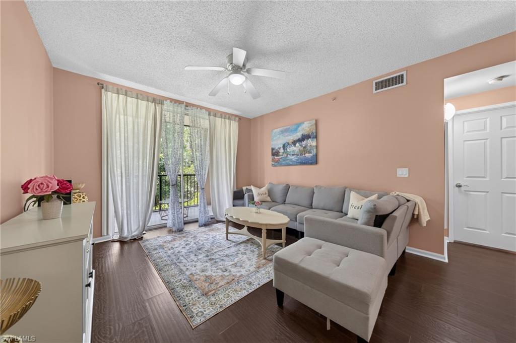 1105 Reserve CT 206