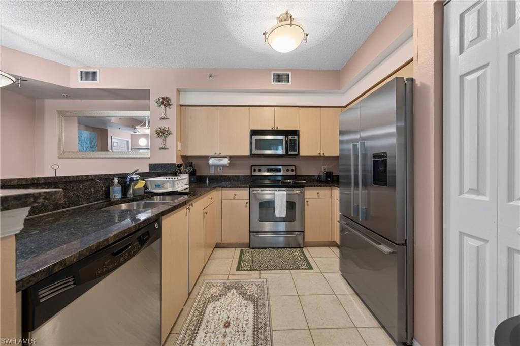 1105 Reserve CT 206