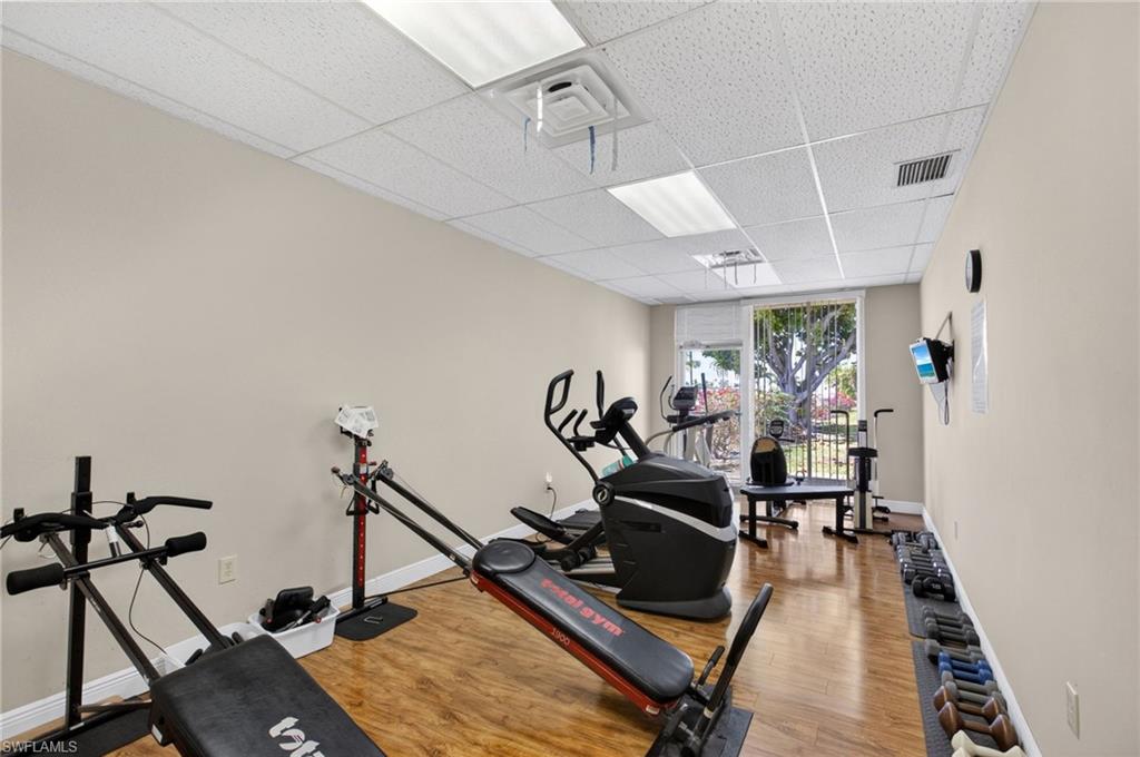 2244 Winkler AVE 301 photo 37