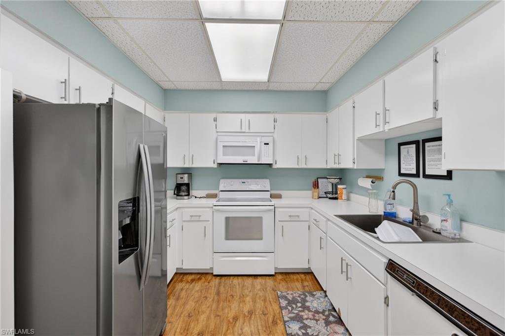 2244 Winkler AVE 301 photo 35