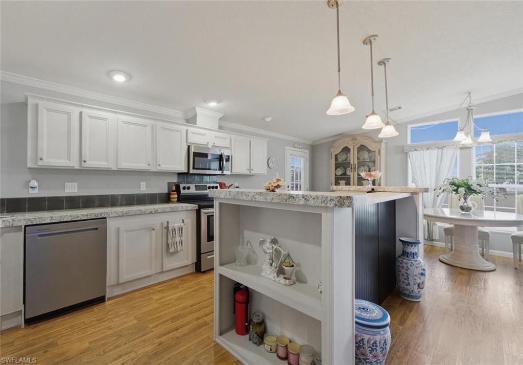 Notice the beautiful laminate flooring throughout.