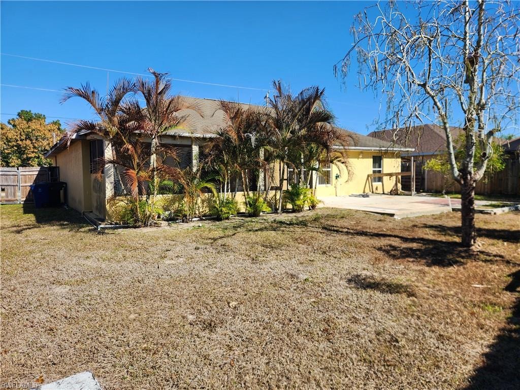 Fenced rear yard