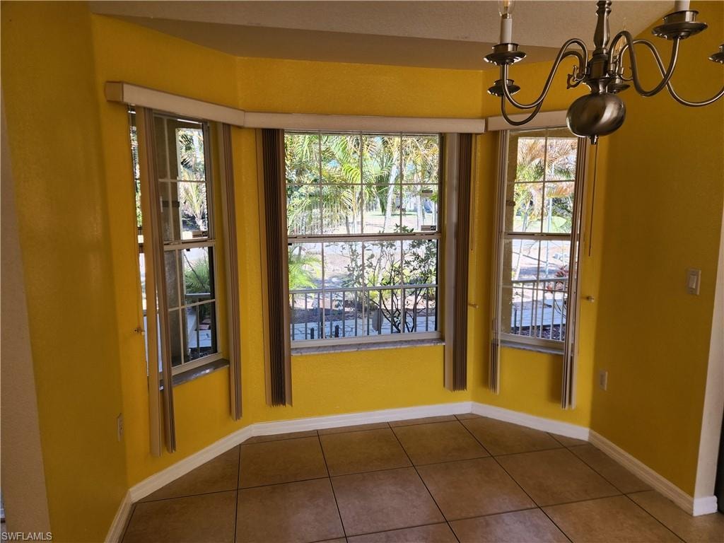 Dining room with bay window