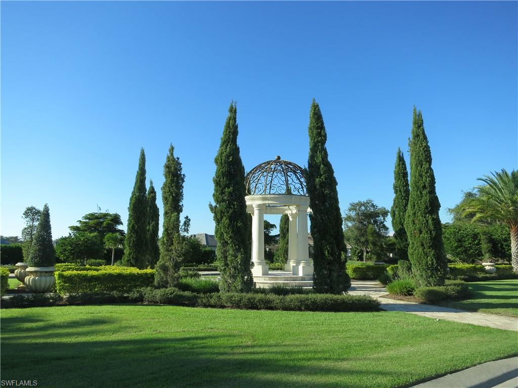 View of home's community