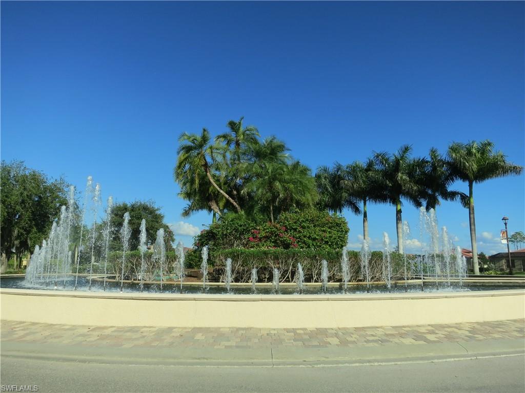 View of home's community