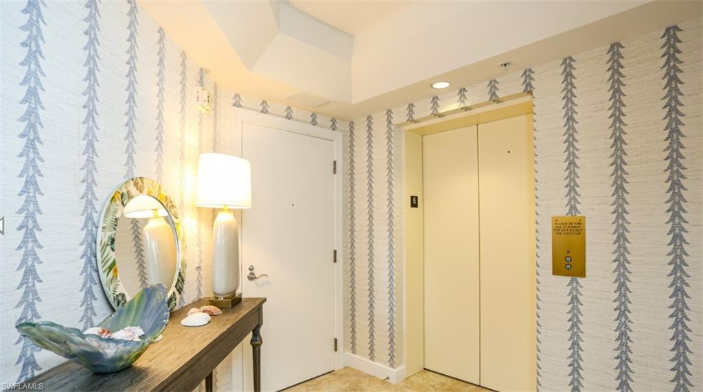 Foyer featuring elevator