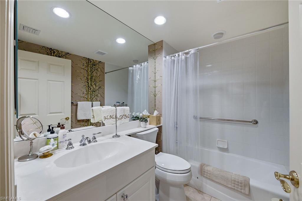 7225 Pelican Bay BLVD 305 photo 19