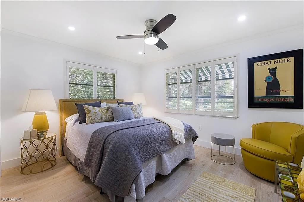 Bedroom featuring light wood-style flooring, ceiling fan, ornamental molding, and recessed lighting