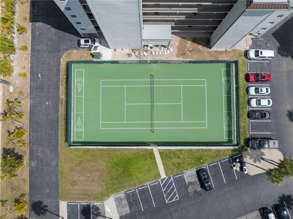Bird's eye view of the pickle ball/tennis court