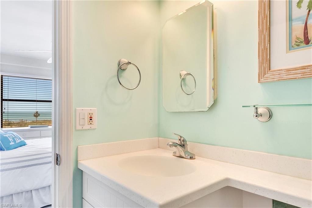 Ensuite bathroom with vanity