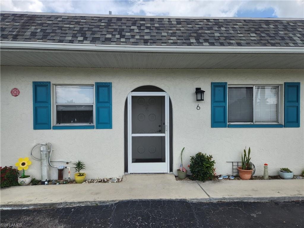 View of exterior entry with stucco siding