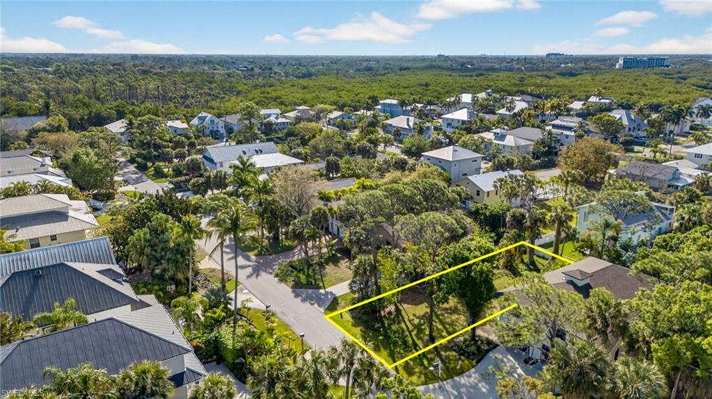 Olde Florida setting and lifestyle, and are eligible for optional membership to Tarpon Cove Yacht & Racquet Club!