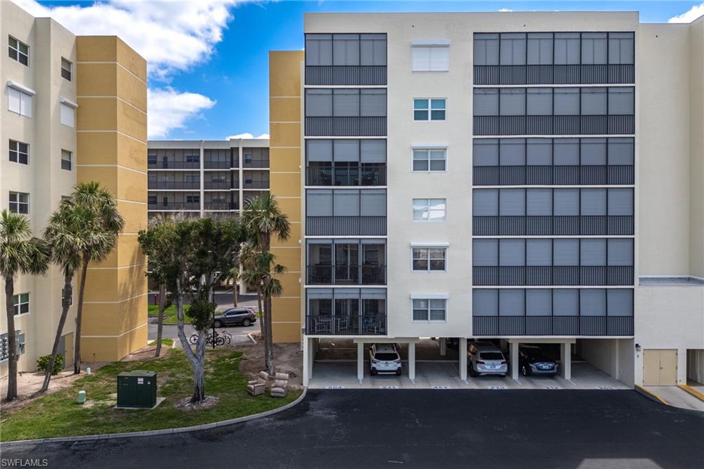 View of apartment building / complex