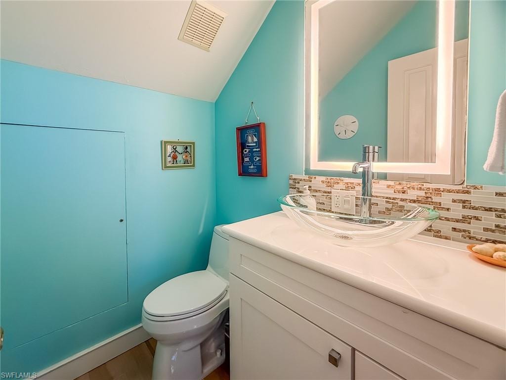 Details with backsplash