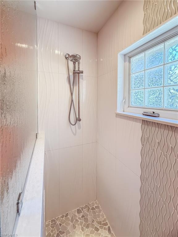 Full bathroom featuring a tile shower