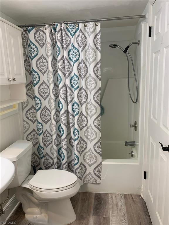 Full bathroom  shower / bath combo