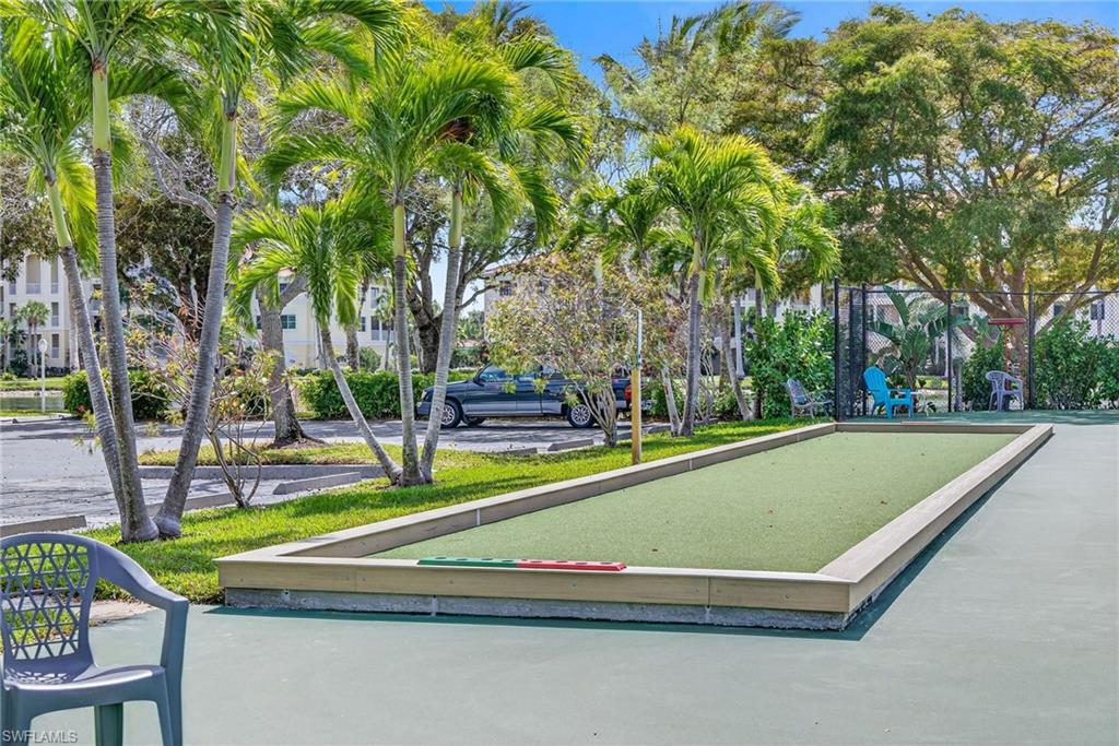 Surrounding community with a bocce ball area