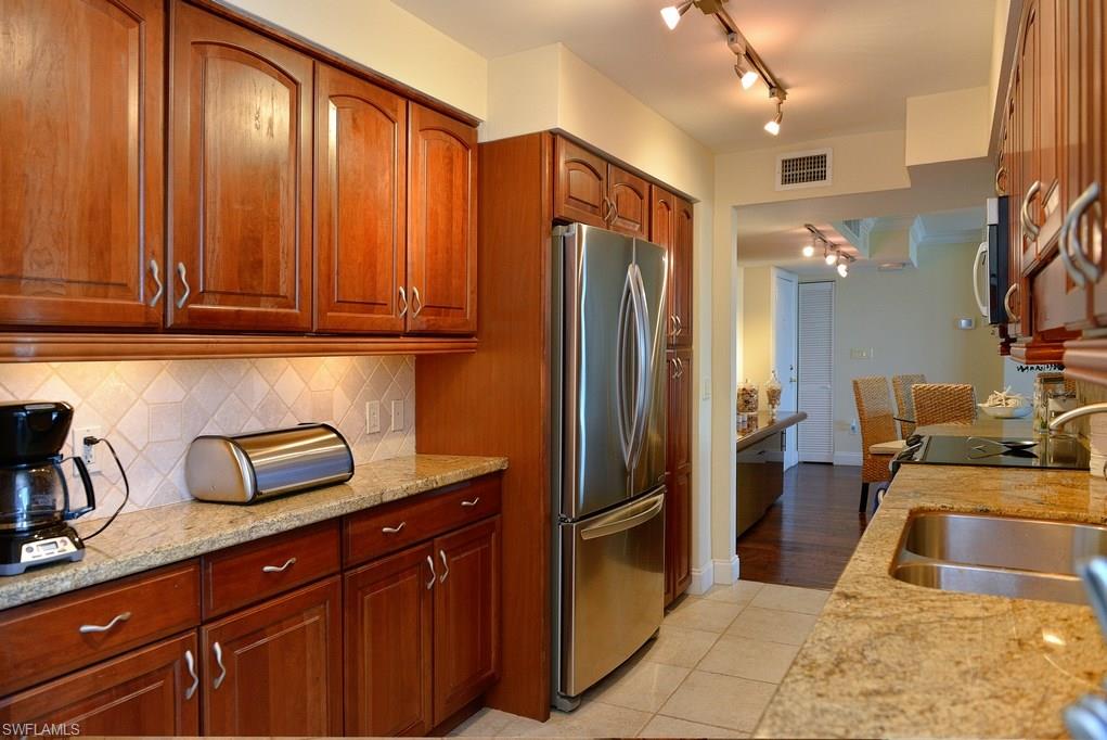 4001 Gulf Shore BLVD N 707 photo 9