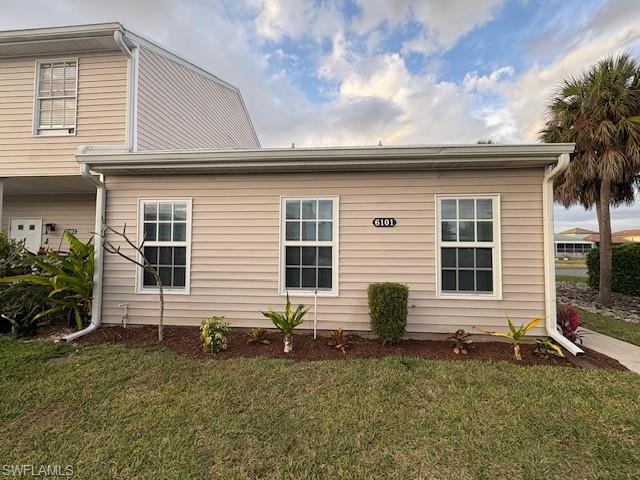 View of front of house featuring a front lawn