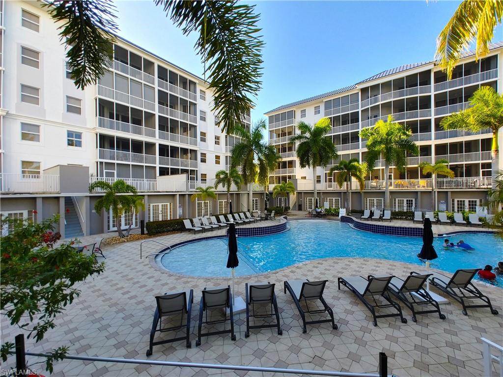 Resort Style Pool (2)