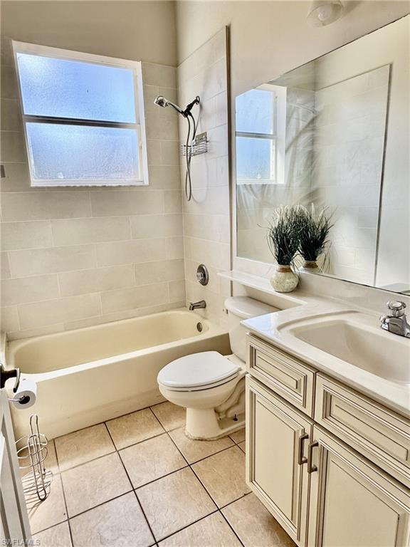 2041 24th AVE NE photo 15