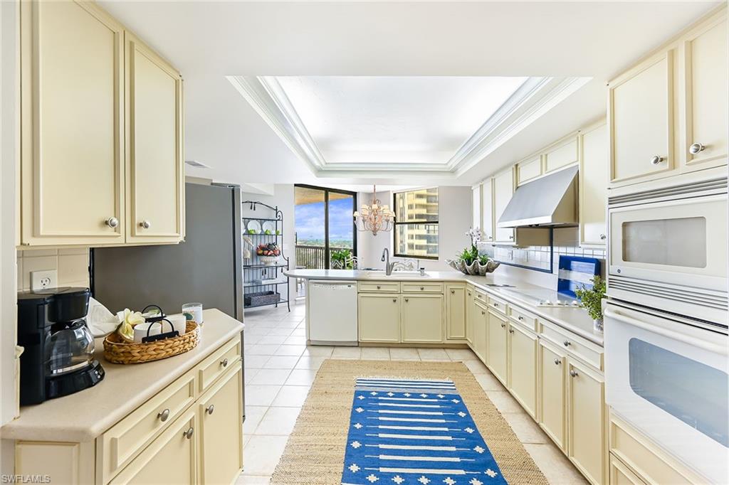 Spacious Kitchen