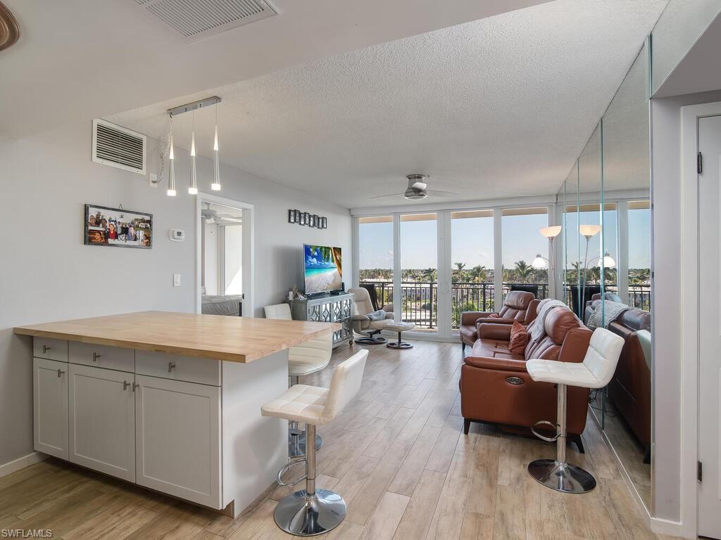 180 Seaview CT 612