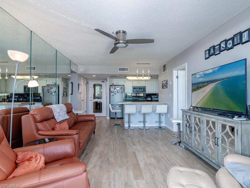 180 Seaview CT 612 photo 7