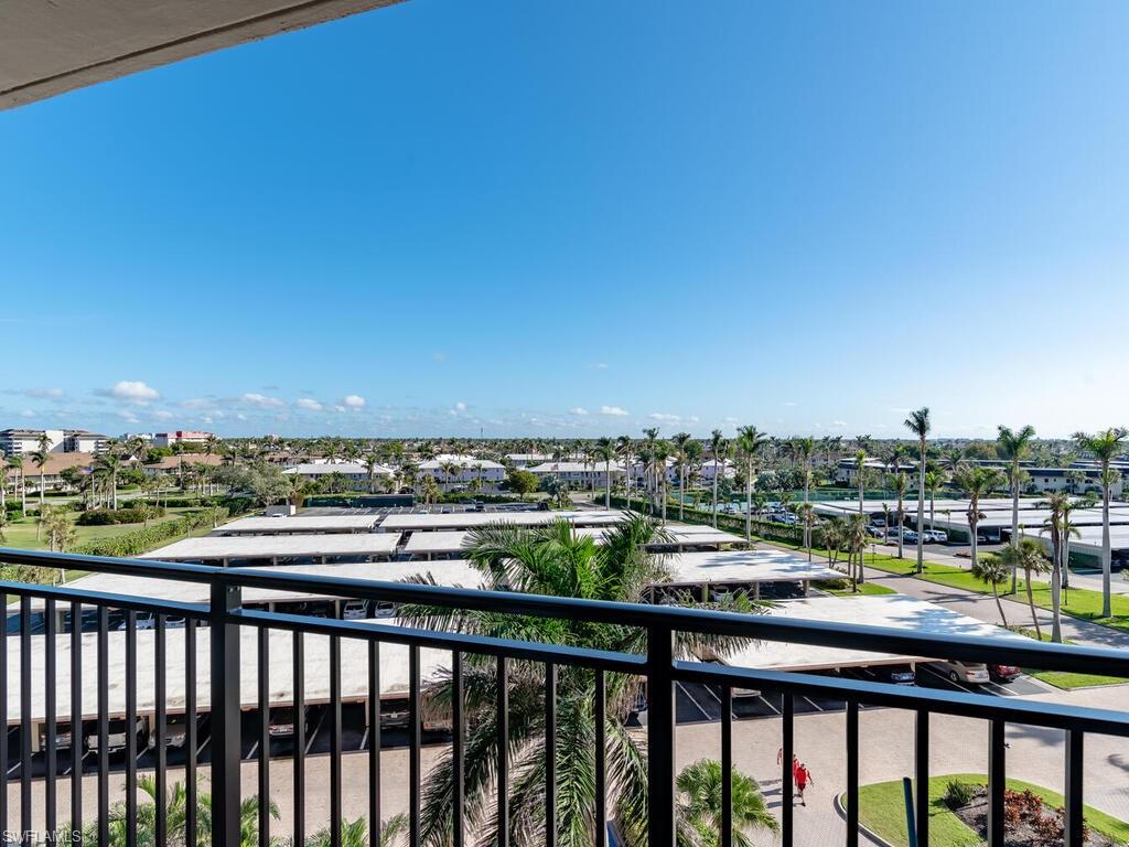 180 Seaview CT 612 photo 9