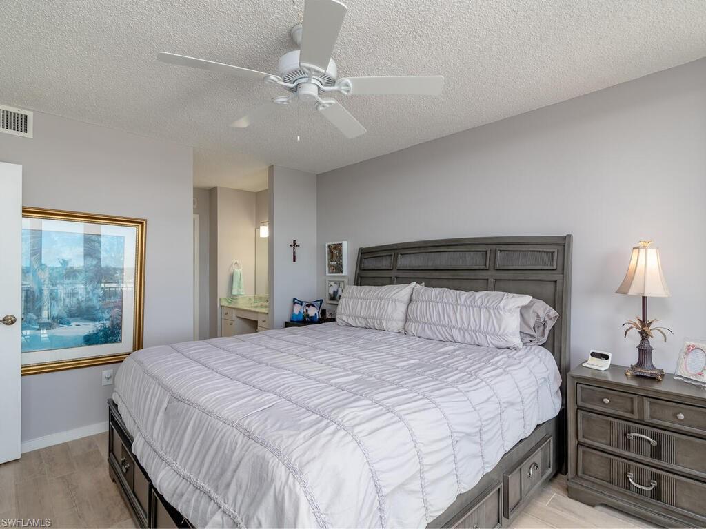 180 Seaview CT 612 photo 14