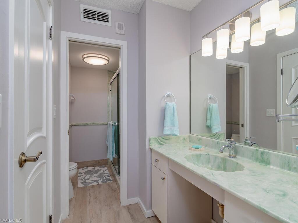 180 Seaview CT 612 photo 15