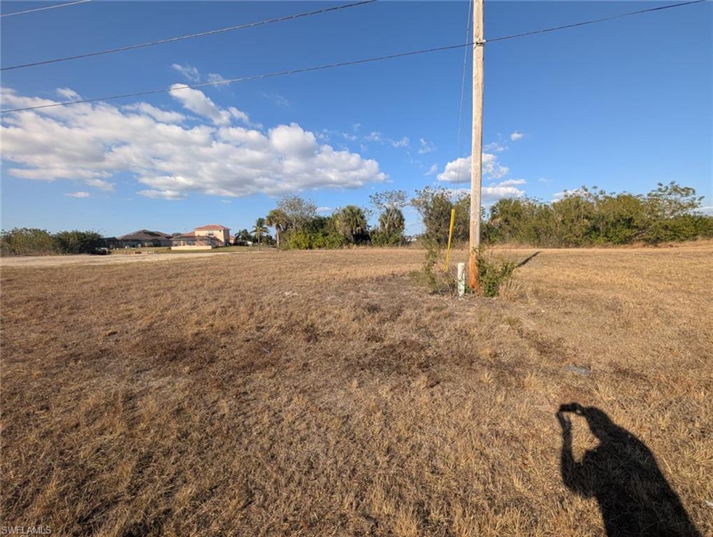 View of yard with a rural view
