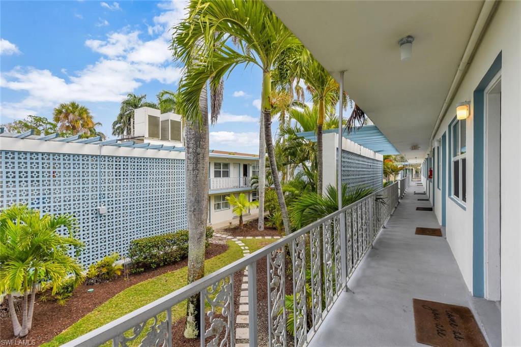 1295 Gulf Shore BLVD S 218