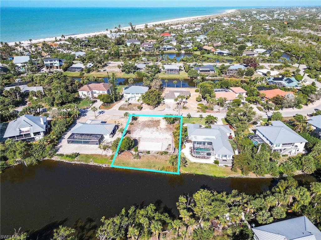 Aerial view of lot. You can hear the waves from the homesite.