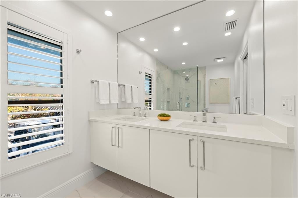 19 Beach Homes photo 30