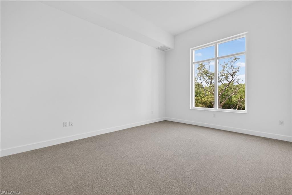 Master Suite features large window allowing good amount of natural lighting