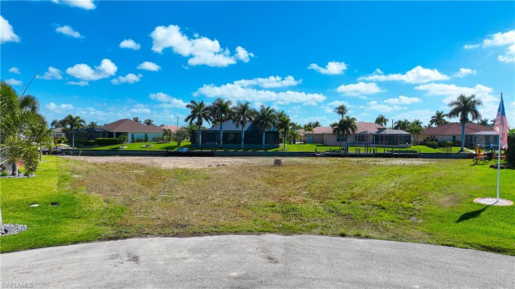 View of grassy yard featuring a residential view