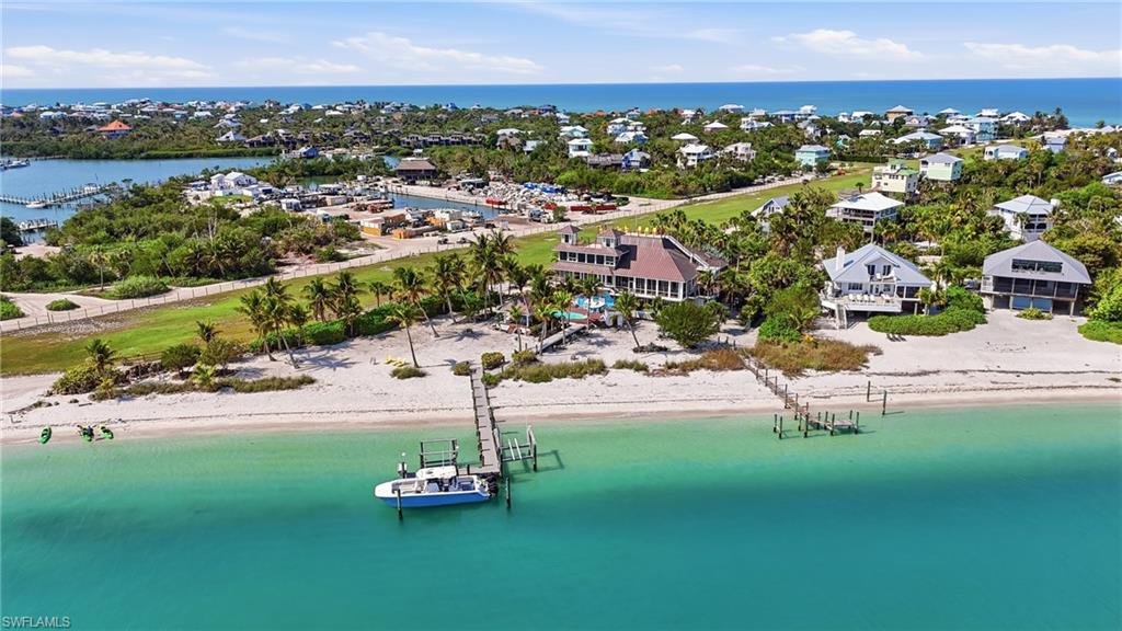 A boater’s dream with easy access to Pine Island Sound, dolphin-filled waters, Costa Cayo adventures, and the famed tarpon fishing grounds of Boca Grande Pass.