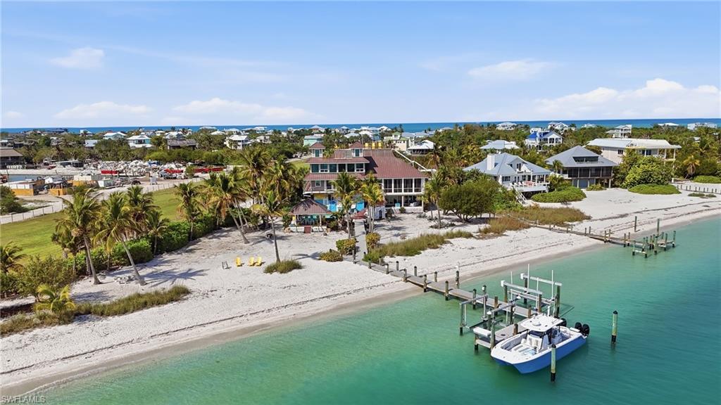 A boater’s dream with easy access to Pine Island Sound, dolphin-filled waters, Costa Cayo adventures, and the famed tarpon fishing grounds of Boca Grande Pass.