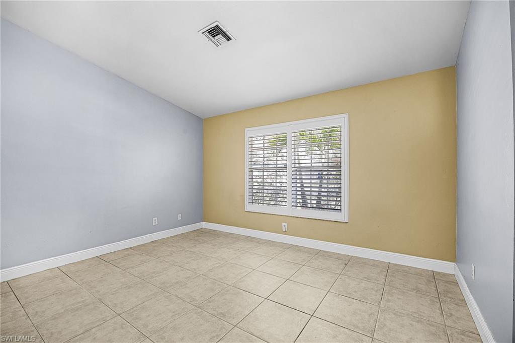 Spare room featuring light tile patterned flooring